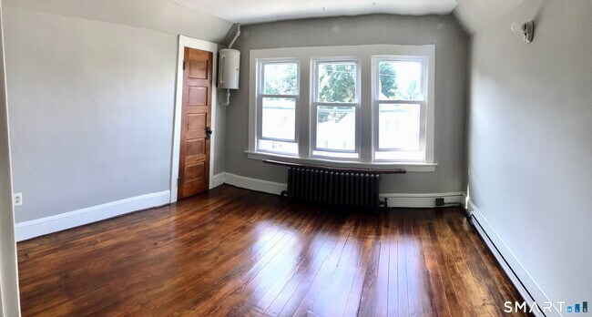 Building Photo - 52 Catherine St