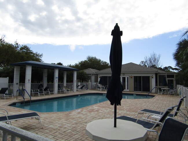 Building Photo - 815 Montrose Dr