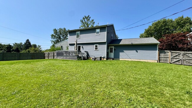 Building Photo - 1746 Andover Ln SE