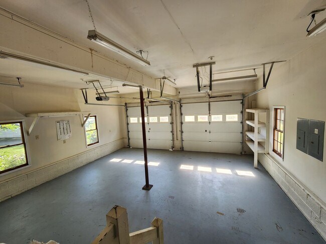 Building Photo - 6304 Kennedy Ct