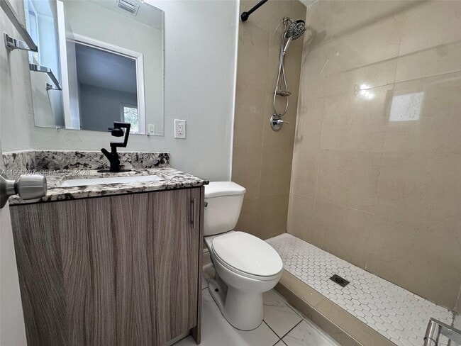 Building Photo - 206 NW 5th Ave