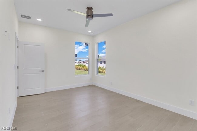 Building Photo - 1827 Embers Pkwy W