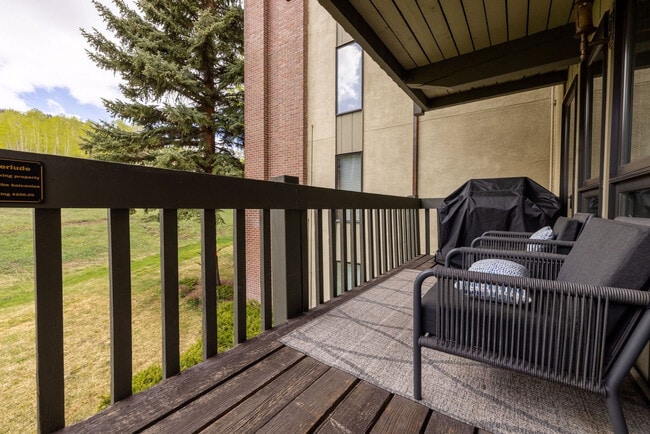 Building Photo - 70 Gallun Ln