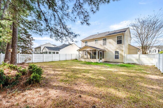 Building Photo - 129 Towering Pine Dr