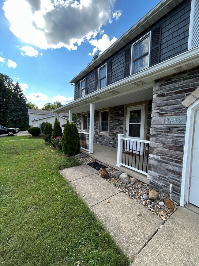 Building Photo - 8659 Groveside Dr