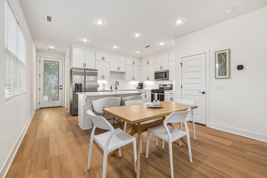 Building Photo - 1324 Van Buren Ave