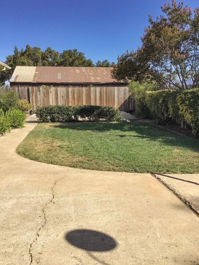 Building Photo - 3 Bedroom Home in Gilroy