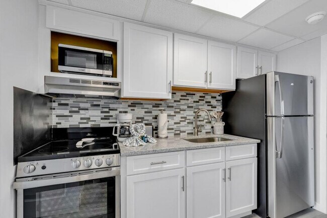 Building Photo - 2300 N Ocean Blvd