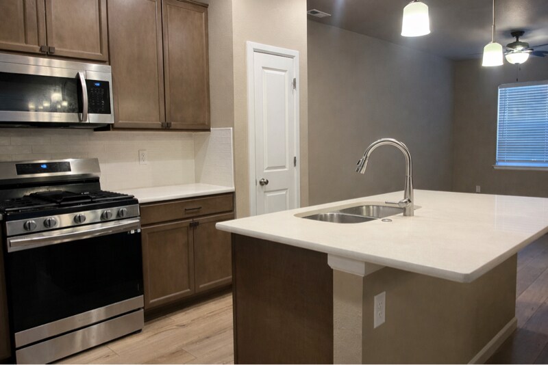 Building Photo - 5250 Mountain Vista Hts