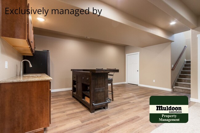 Building Photo - Beautiful Almost Newer Pet Friendly Home!