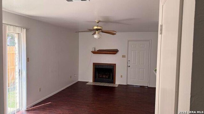 Building Photo - 2203 Creekside Ln