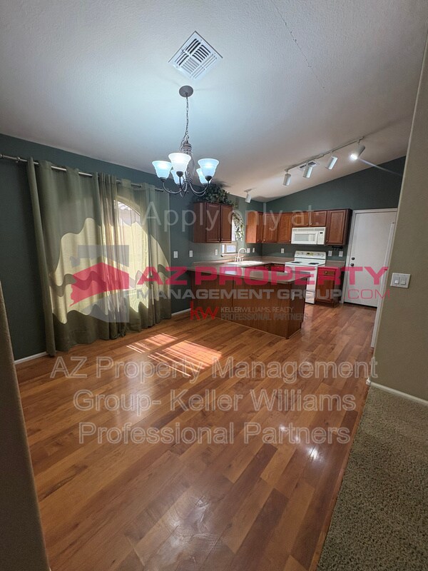 Building Photo - 15745 W Latham St