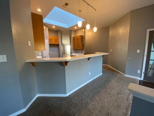 Building Photo - Fenced Yard!