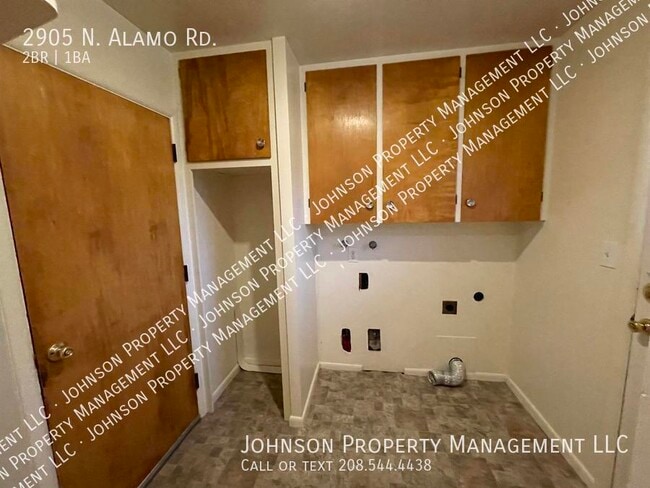 Building Photo - 2905 N Alamo Rd