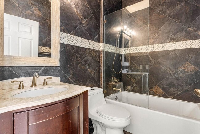 Building Photo - 1325 Camellia Cir