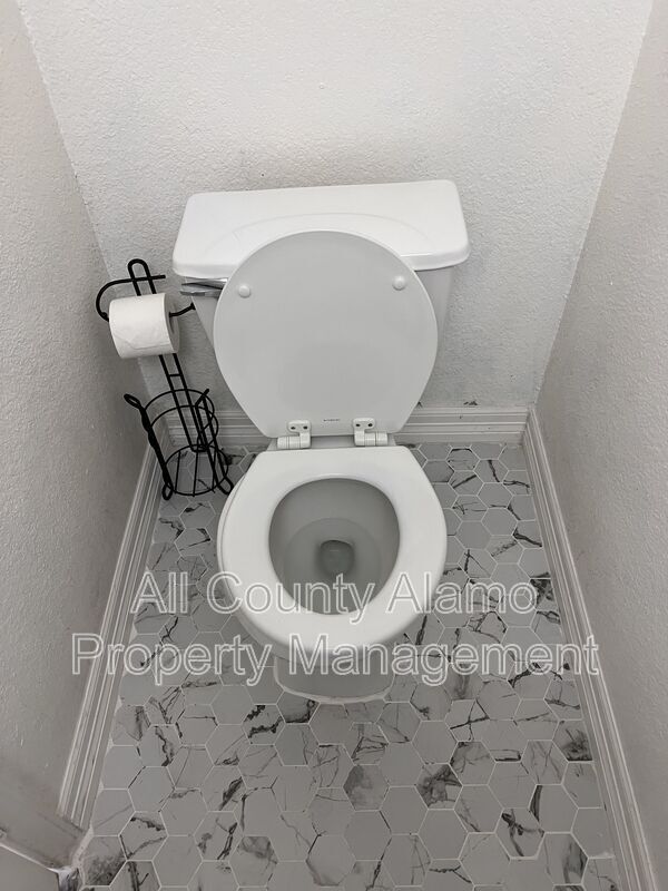 Building Photo - 7431 Cedar Farm