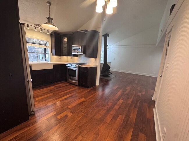 Building Photo - Agoura Hills Townhome | Upgraded + Private 2-Car Garage