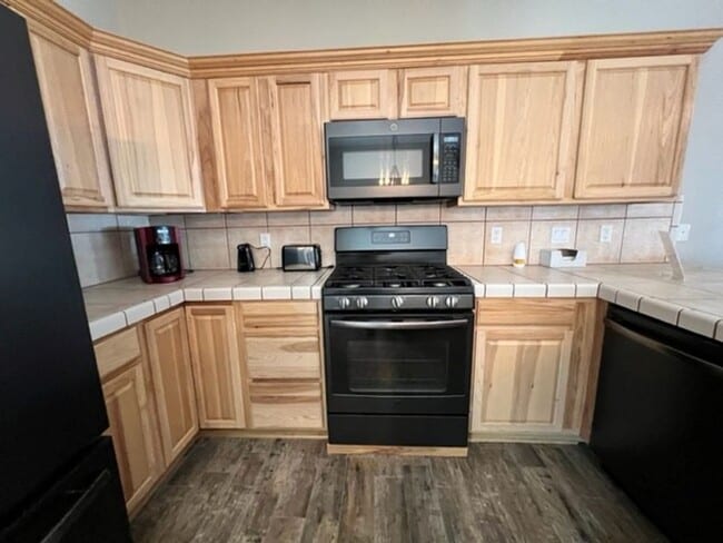 Building Photo - 3 BR LUXE Home-Walk to Colorado River, Golf & near Rotary Park.