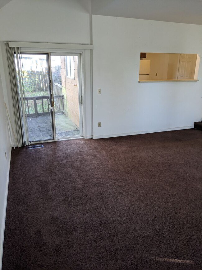 Building Photo - 1709 E Willow Ct