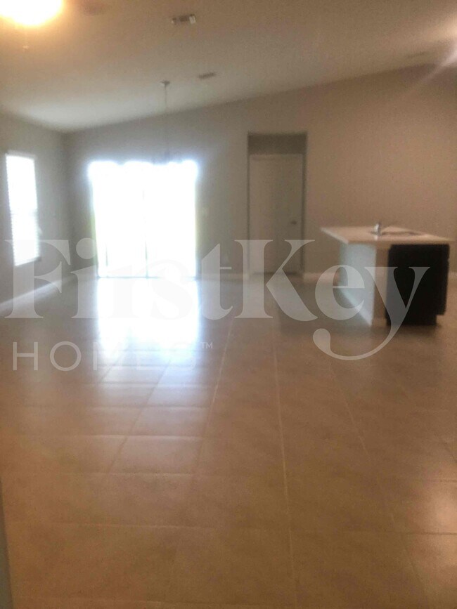 Building Photo - 3549 SW Rosardo St