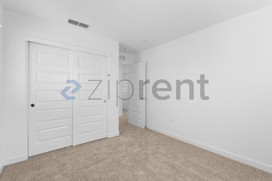 Building Photo - Unit