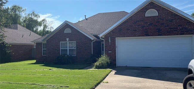 Primary Photo - 704 Glasgow Ln