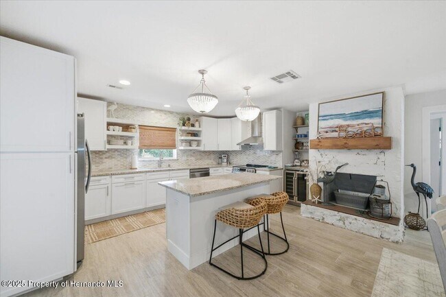 Building Photo - 4262 Biscayne Dr