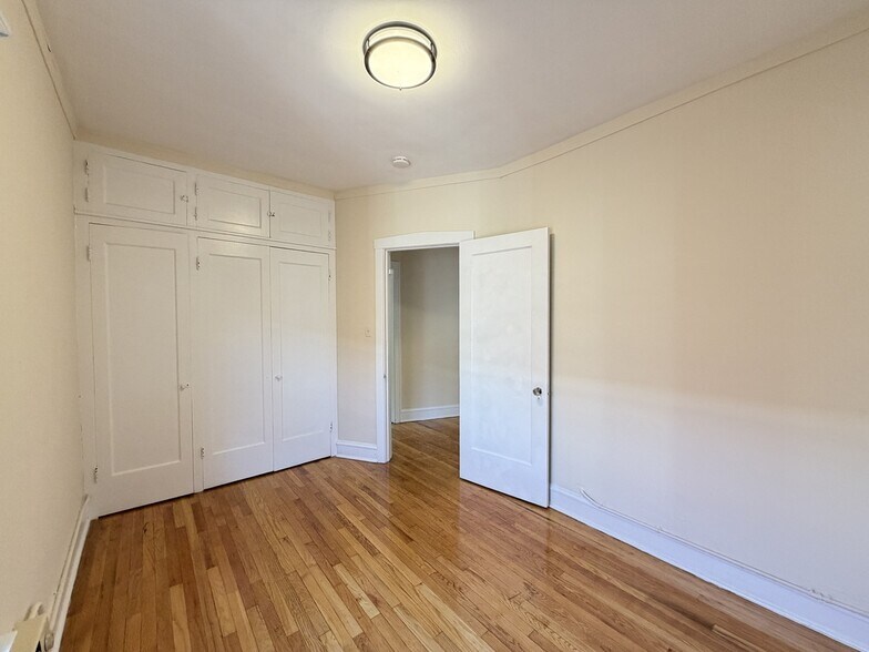 Building Photo - 805 Dempster St