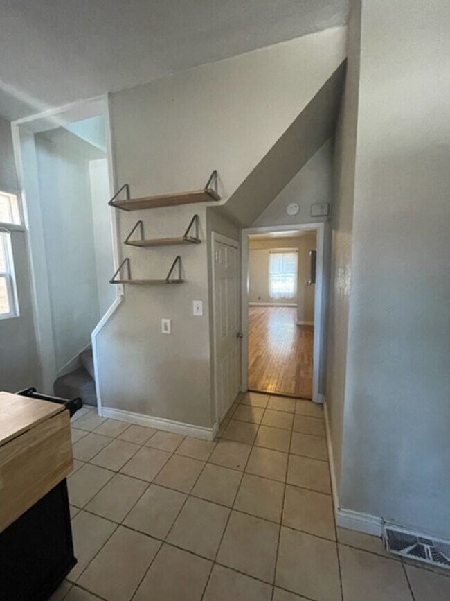 Building Photo - Charming Victorian Home in the Desirable Cole Neighborhood!- Available Early July!!