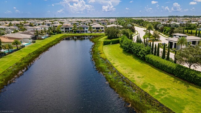 Building Photo - 17119 Aquavera Way