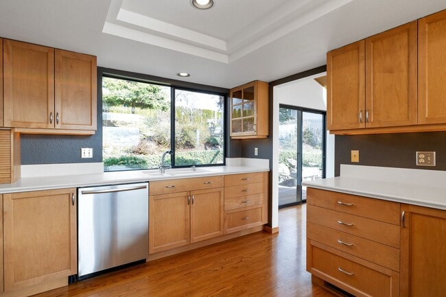 Building Photo - CLICK "REQUEST A TOUR" NOW!