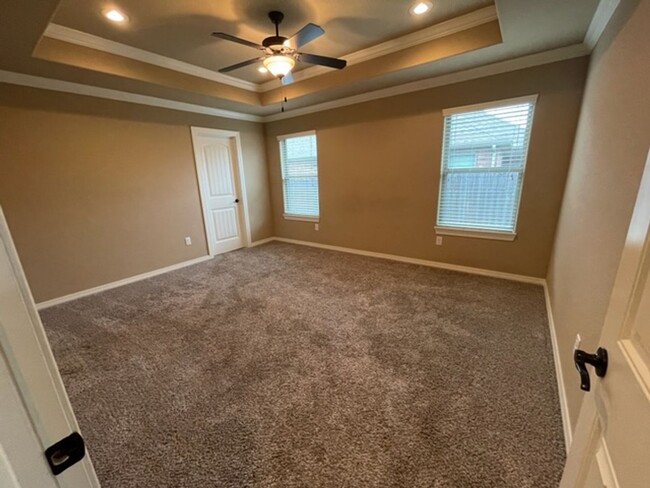 Building Photo - Stunning 3-Bedroom, 2-Bathroom Single Fami...
