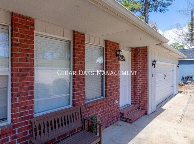Building Photo - 8 Rivercliff Rd