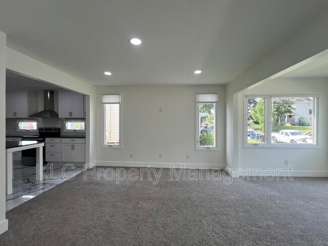 Building Photo - 3719 3rd St