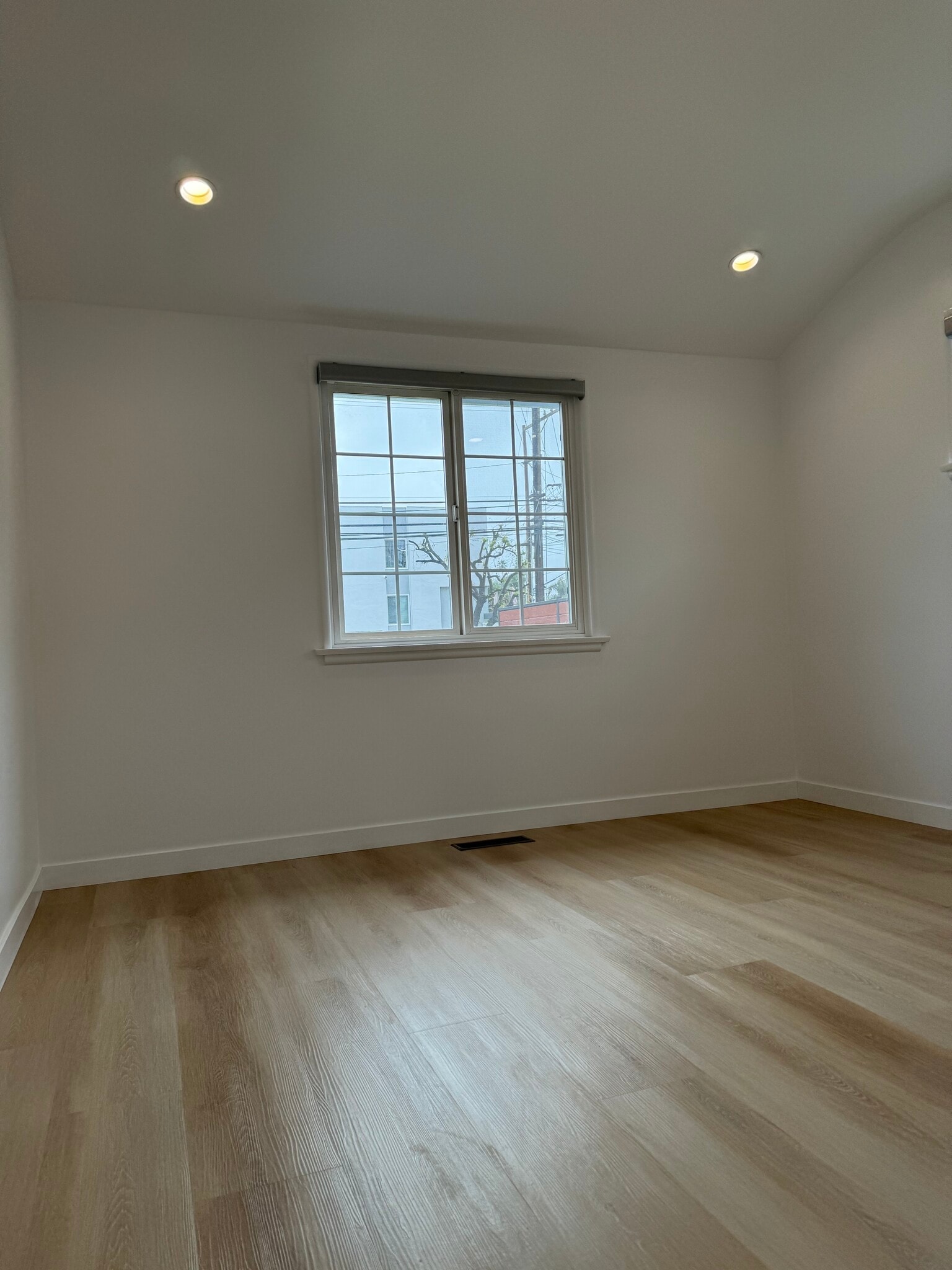 Building Photo - 22051 Vanowen St