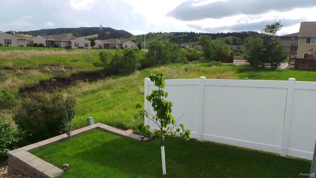 Building Photo - SPACIOUS | 3 BEDROOM | TOWNHOME | LOCATED ...