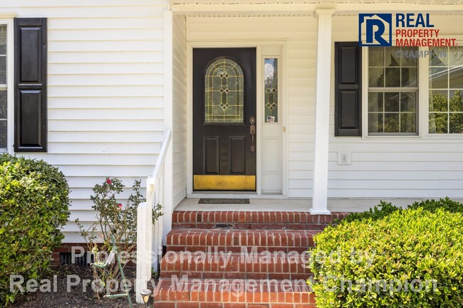 Primary Photo - Vintage 3 Bedroom 2 Bathroom in the coveted Fairfield Harbour Subdivision!
