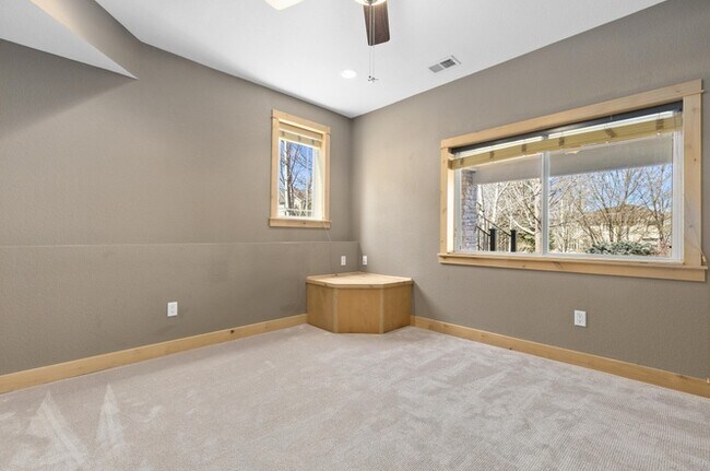 Building Photo - 348 Meadow View Pky