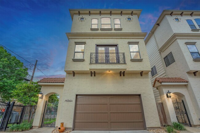 Building Photo - 1426 W 21st St