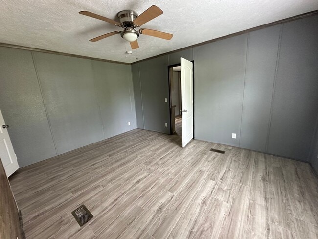 Building Photo - 13807 County Rd 220