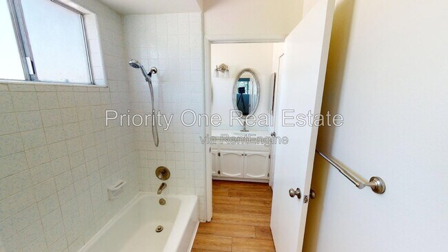 Building Photo - 4476 33rd Pl