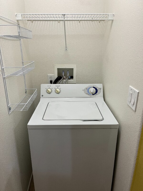 Building Photo - 9241 Valley Ranch Ave