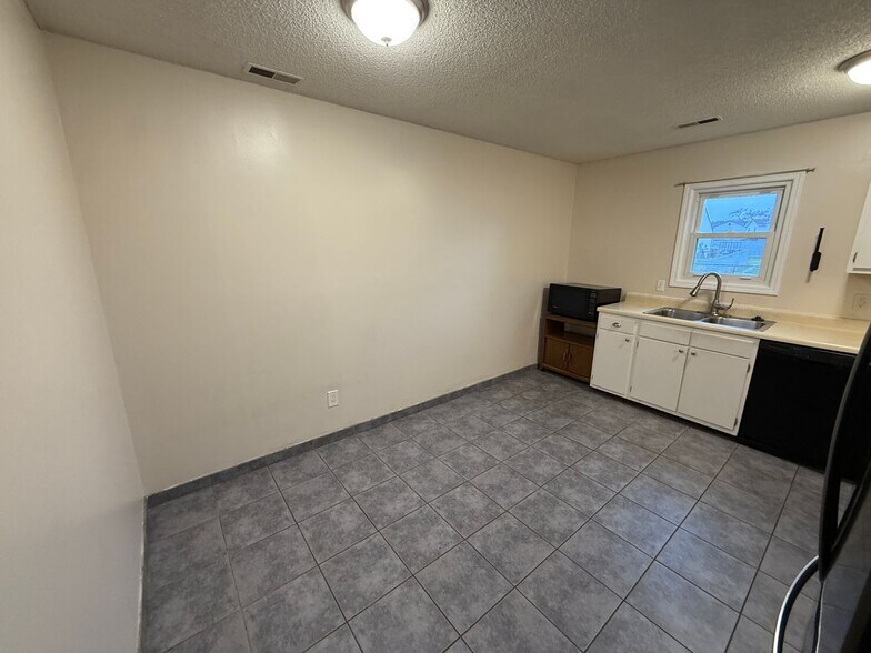 Building Photo - 6316 High Point Run