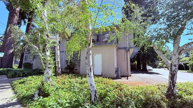 Building Photo - 929 Dewing Ave