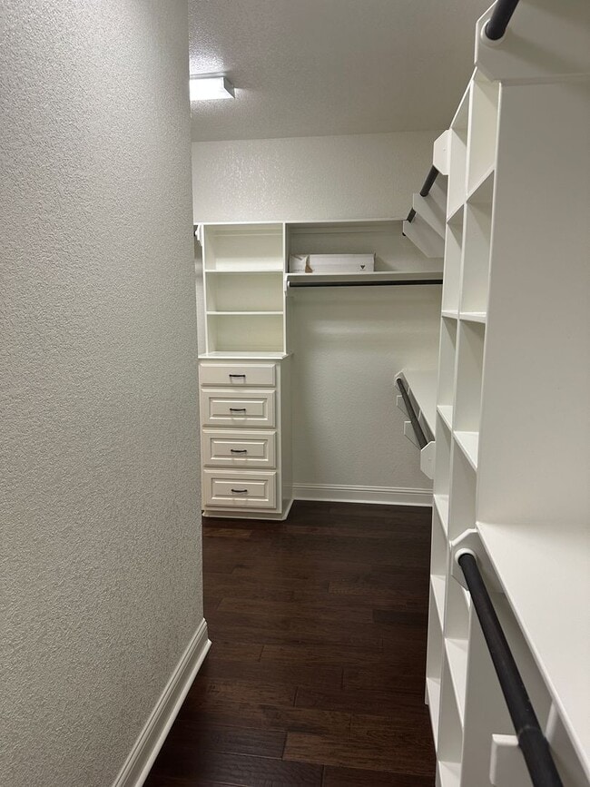 Building Photo - College Station - 4 bedrooms, 2.5 Bathroom...