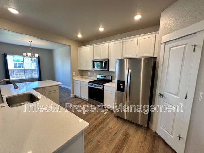 Building Photo - 5403 Vona Dr