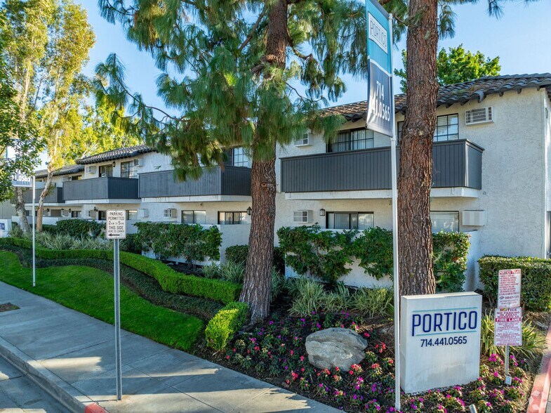 Primary Photo - Portico