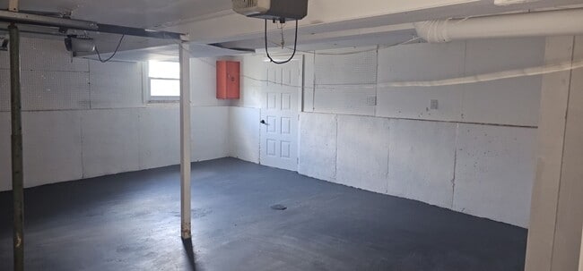 Building Photo - Move in special - Newly Renovated SF in North KC