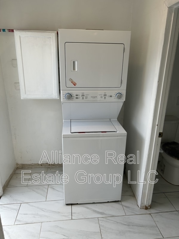 Building Photo - 2110 S Sherman St