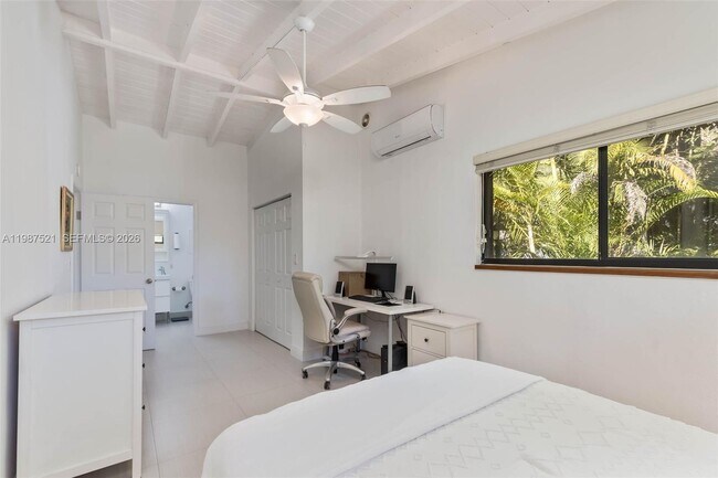 Building Photo - 7720 SW 59th Ct